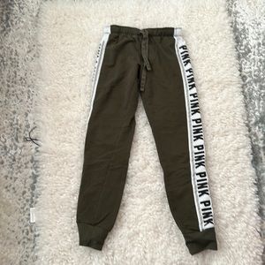 Pink joggers color green